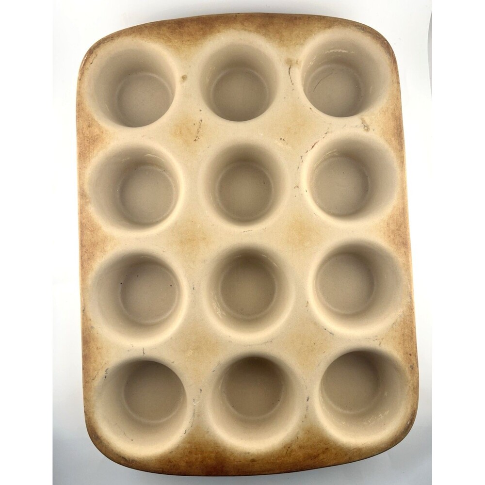 The Pampered Chef Family Heritage Stoneware Classics 12 Cupcake Muffin Pan Nice